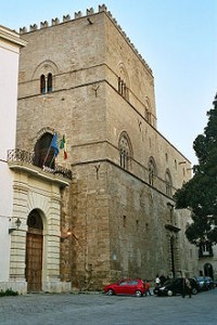 220px-Palermo-Palazzo-Chiaramonte-bjs2007-01